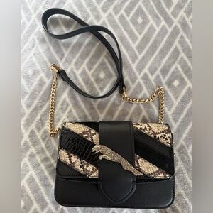 Elegant Black and Gold Chain Shoulder Bag